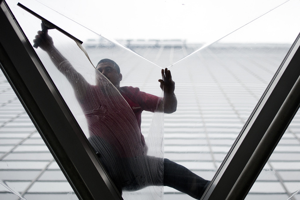 FIRST PLACE: Philip Vukelich, University of Idaho (Shawn O'Neil, adviser) — Bold heights, new reflections. Miguel Martinez cleans a section of the glass roof overhang above the entrance to Swissôtel, Nov. 3. Martinez and his partner Cesar Gomez give many of the Chicago skyscrapers their reflective shine, including the Trump Tower. “Working up there is amazing. At first I was scared. Everyone is when they start, but now I love it,” Gomez said, whose job regularly brings him hundreds of feet off of the ground into the Chicago skies.